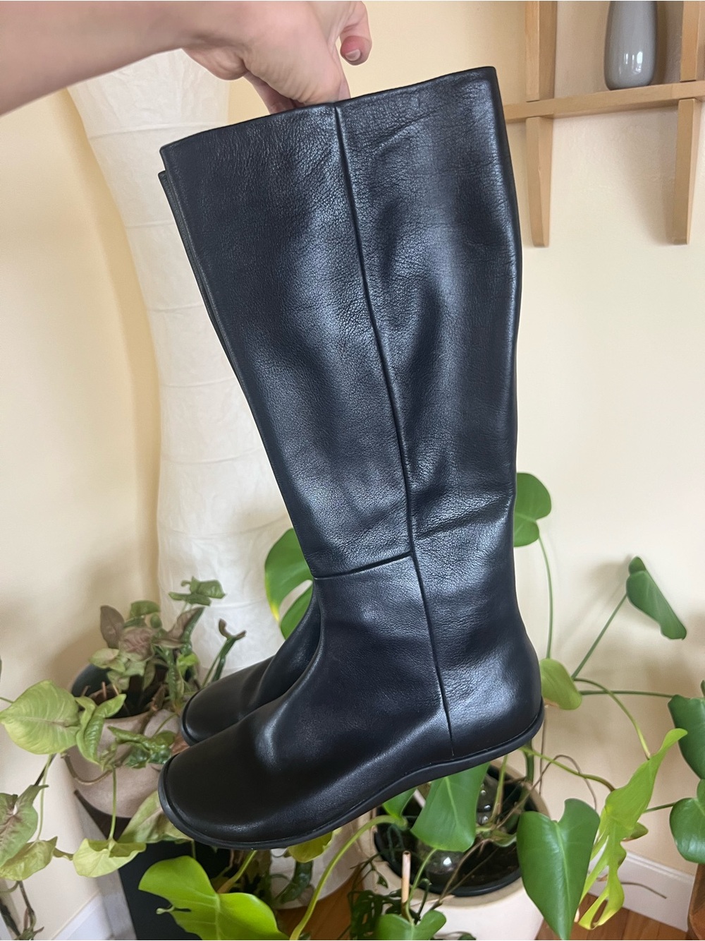 Tsubo Black Leather Knee-High Women’s Boots